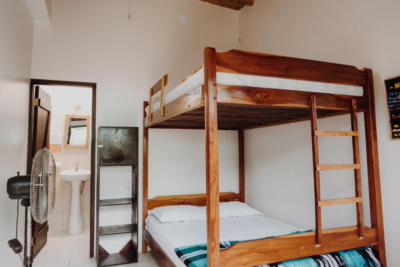 Esperanto Bed & Breakfast Surf Hostel Монтаньита Экстерьер фото